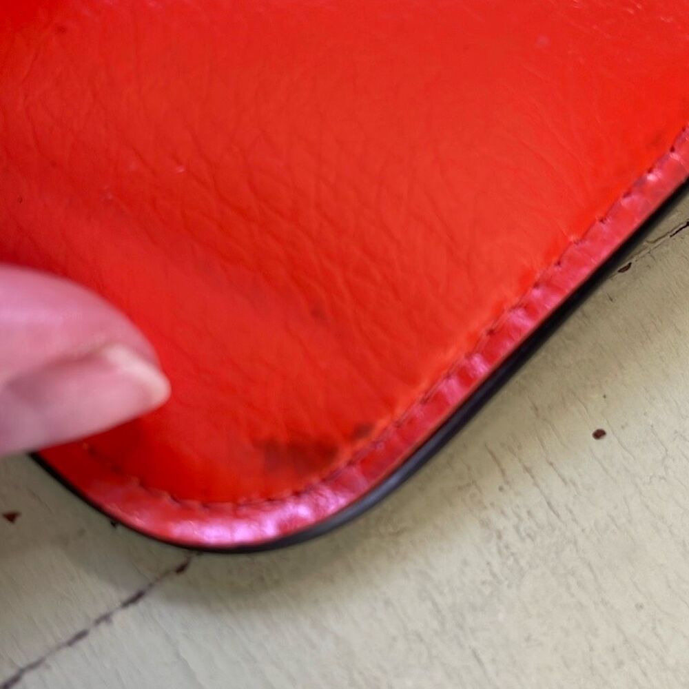 Vintage 1960’s70’s orange faux leather wristlet. - Picture 5 of 16